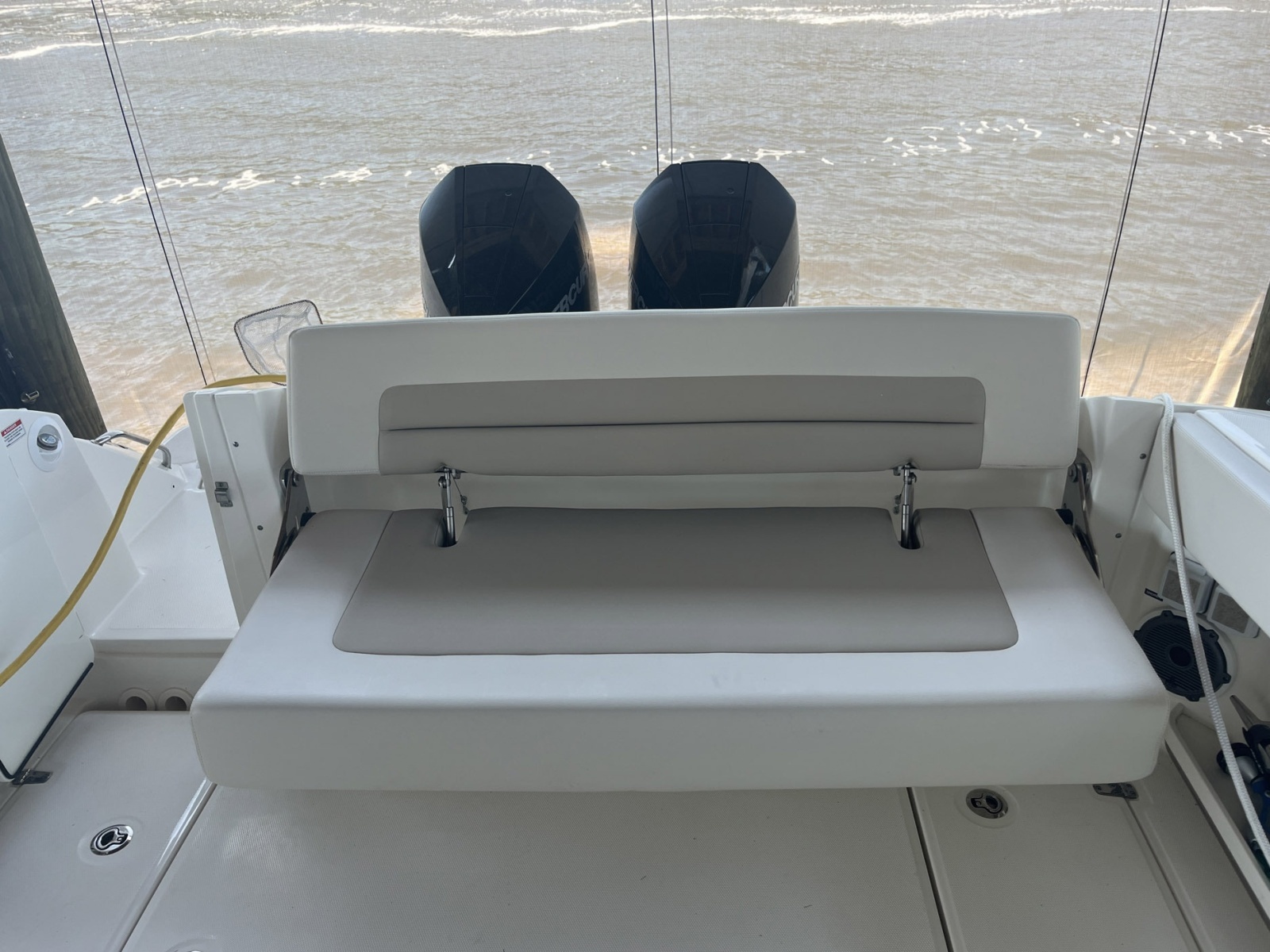 2022 Boston Whaler 320 Vantage