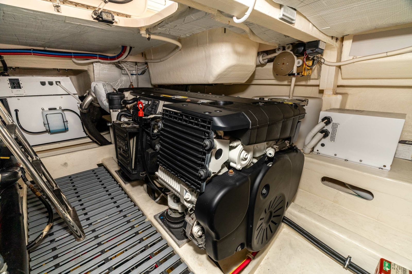 2016 Tiara Q44 LIVIMAC