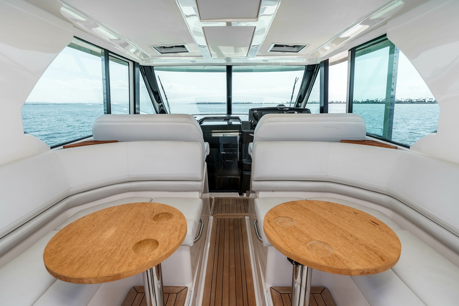 2016 Tiara Q44 LIVIMAC