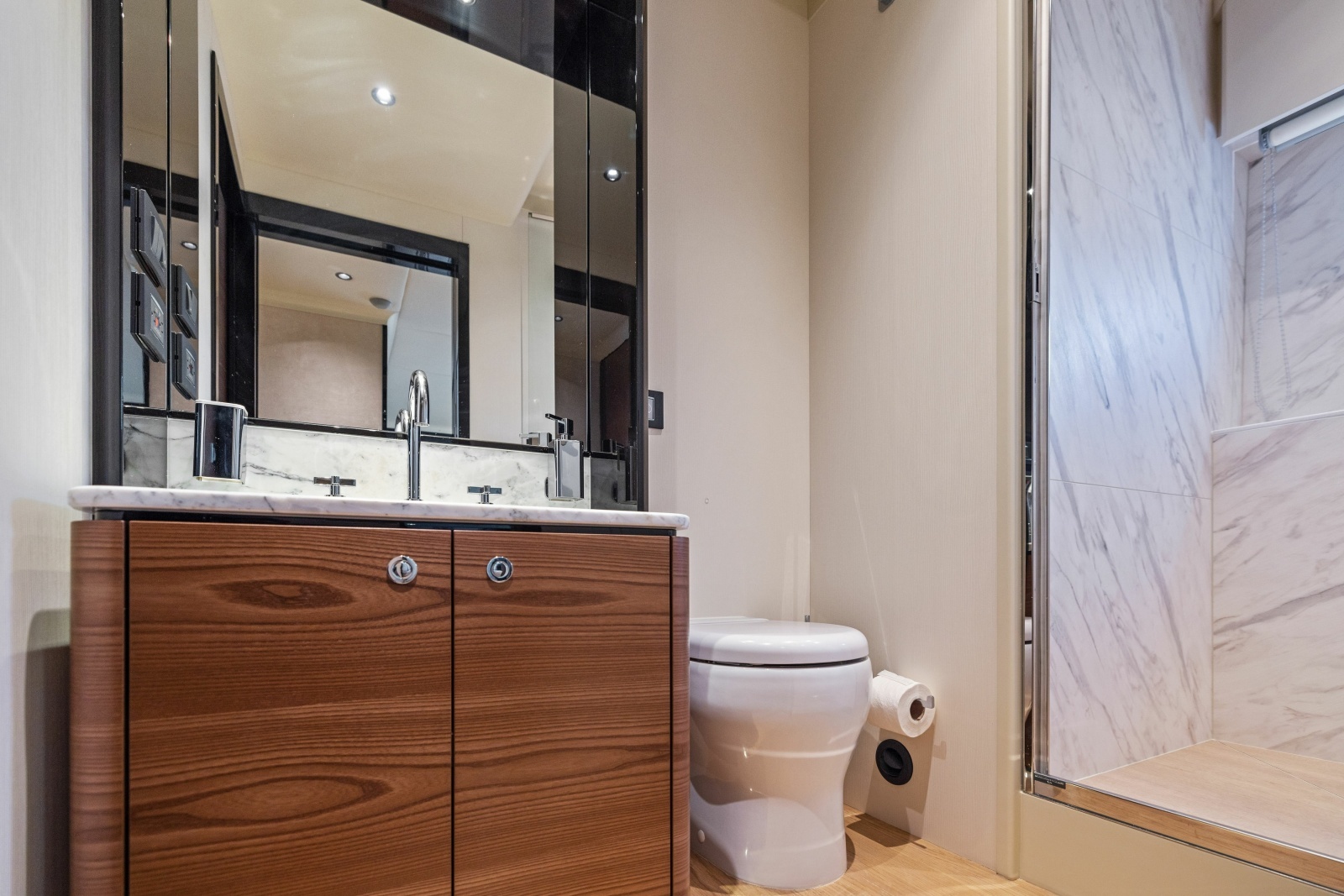 64ft Absolute Yacht For Sale