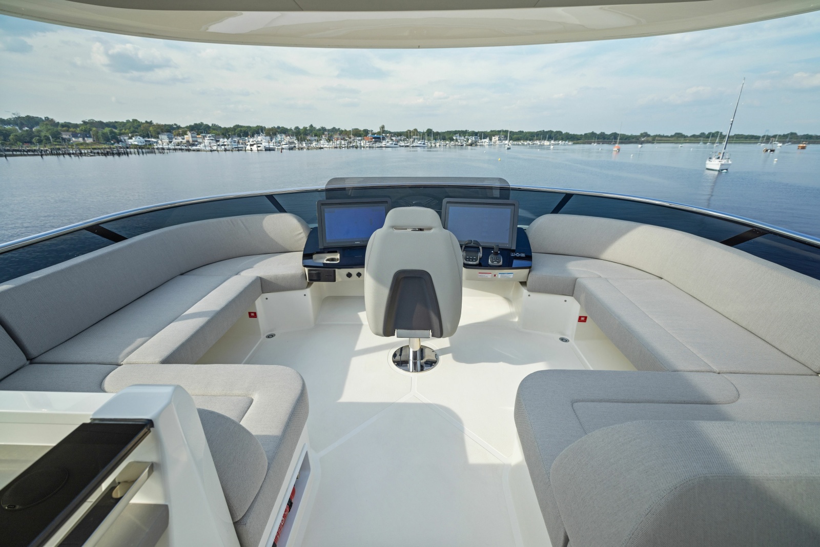 64' 2024 Absolute Navetta 64