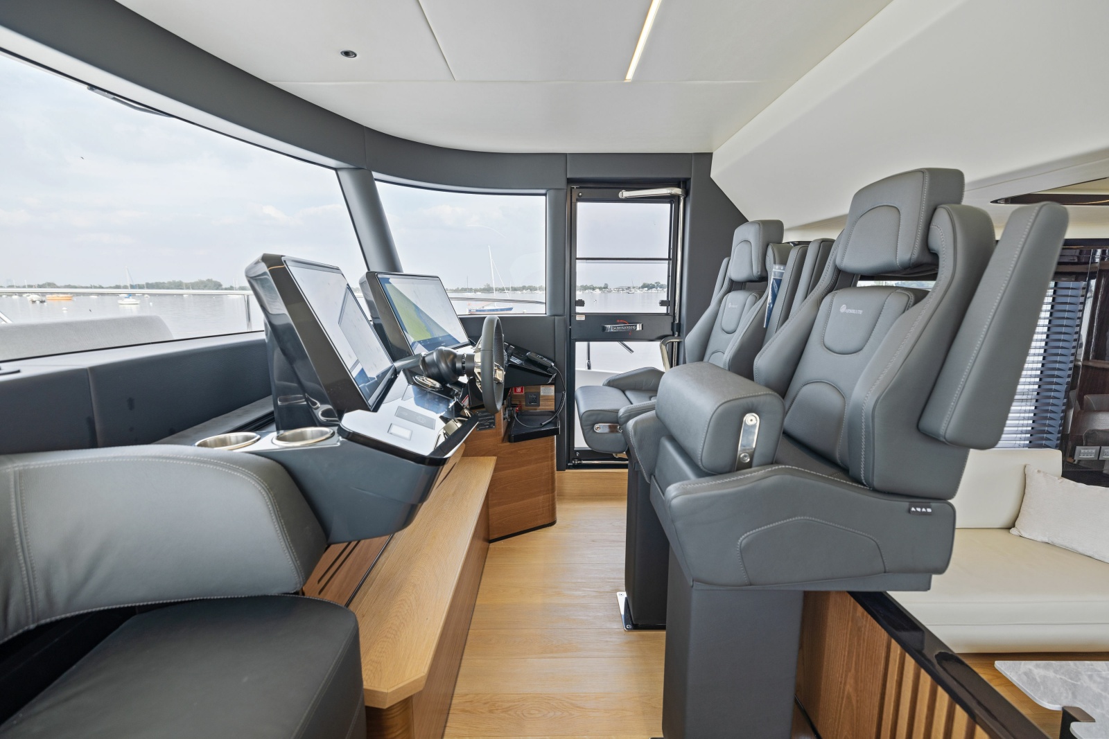 64' 2024 Absolute Navetta 64