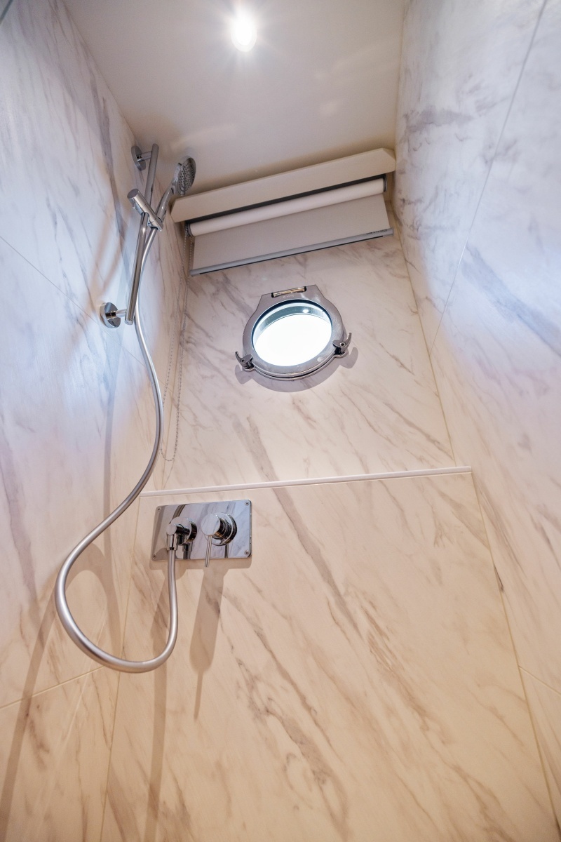 64ft Absolute Yacht For Sale