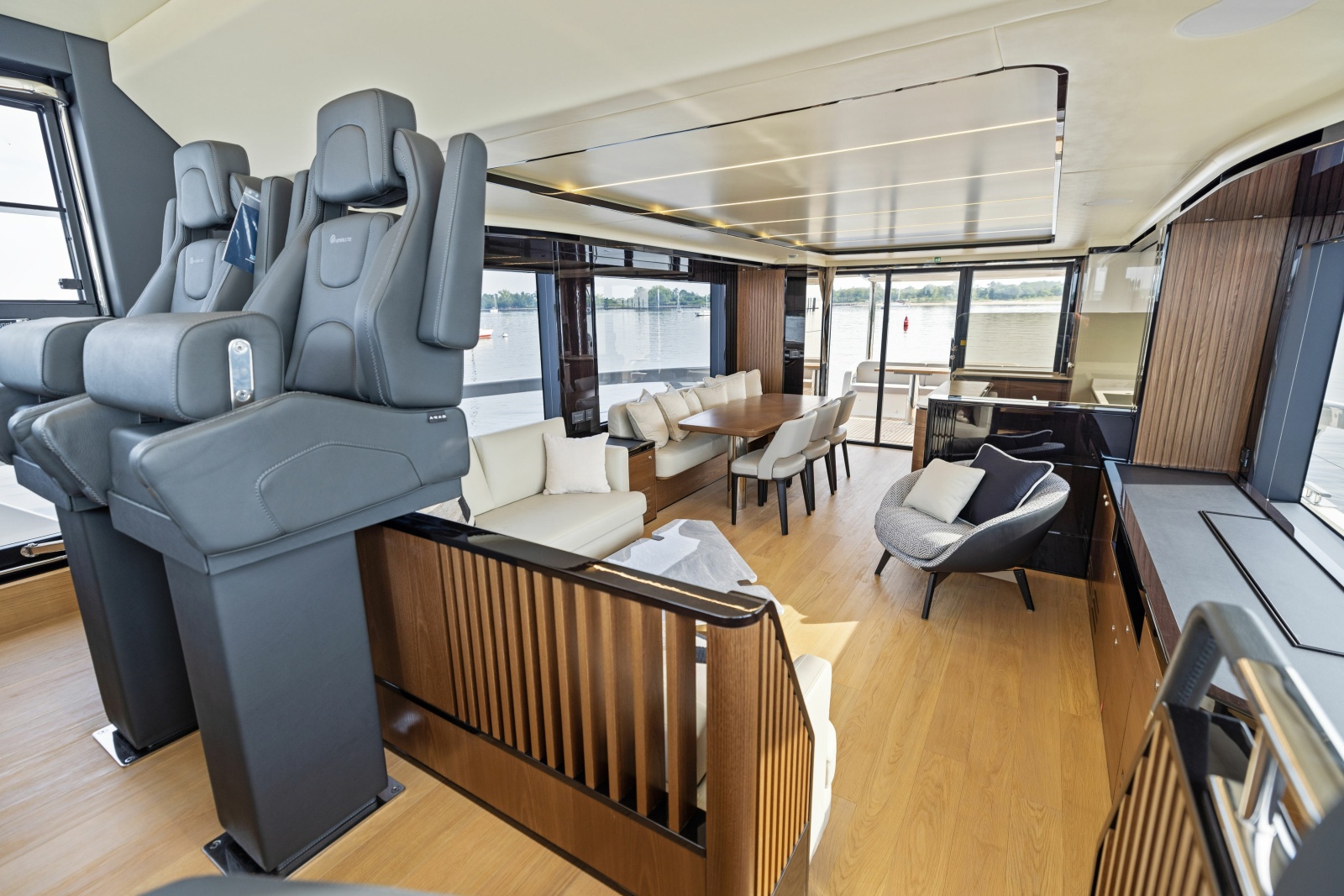 64' 2024 Absolute Navetta 64