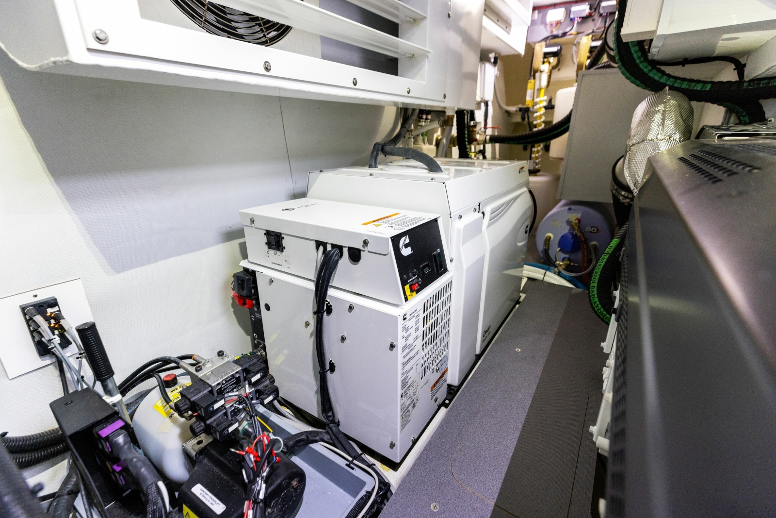 64' 2024 Absolute Navetta 64