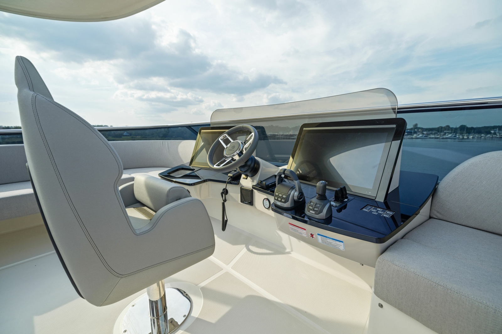 64' 2024 Absolute Navetta 64