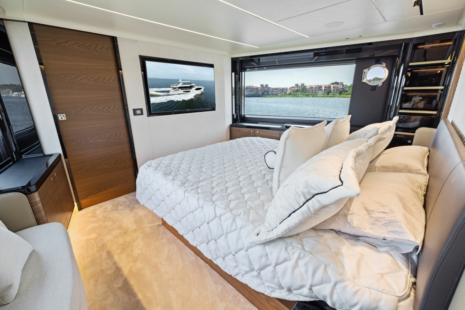 64' 2024 Absolute Navetta 64