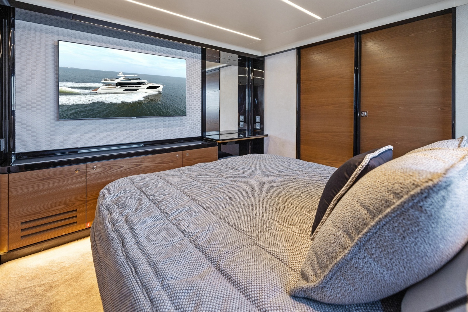 64ft Absolute Yacht For Sale