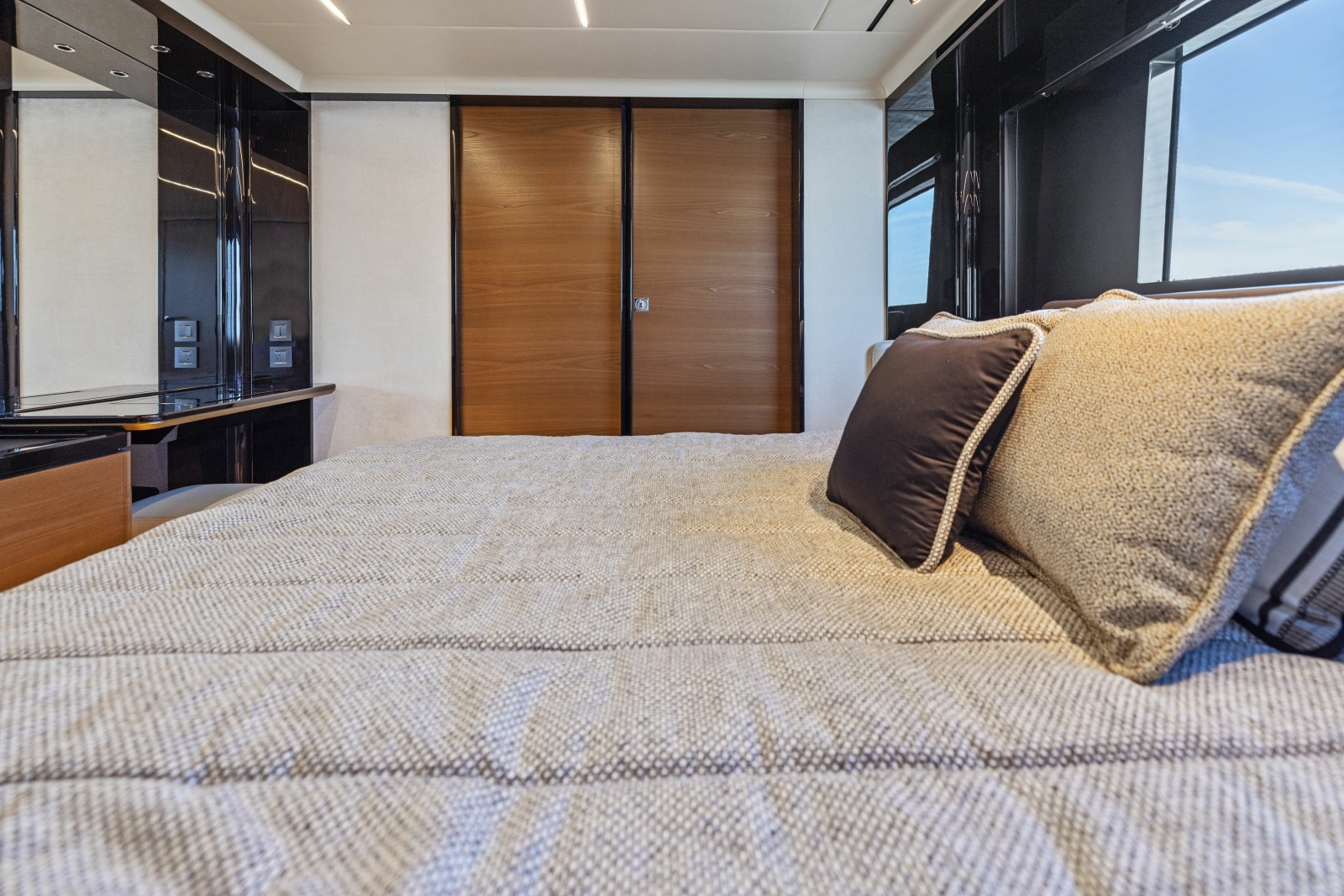 64' 2024 Absolute Navetta 64