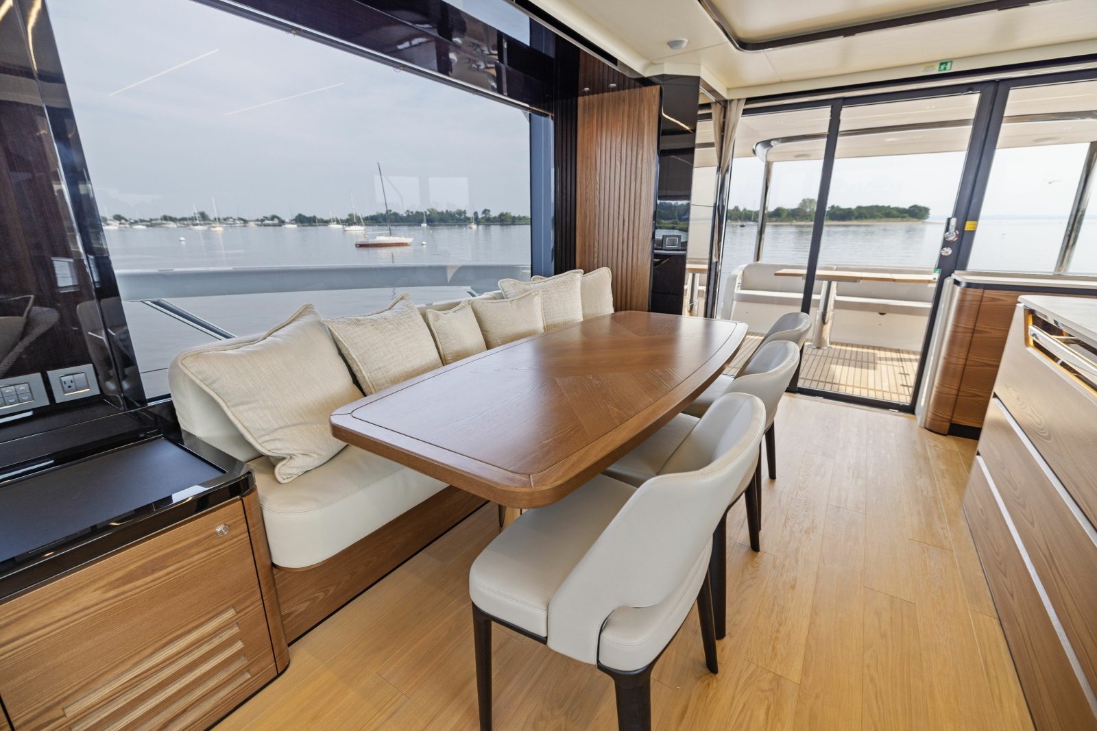 64' 2024 Absolute Navetta 64