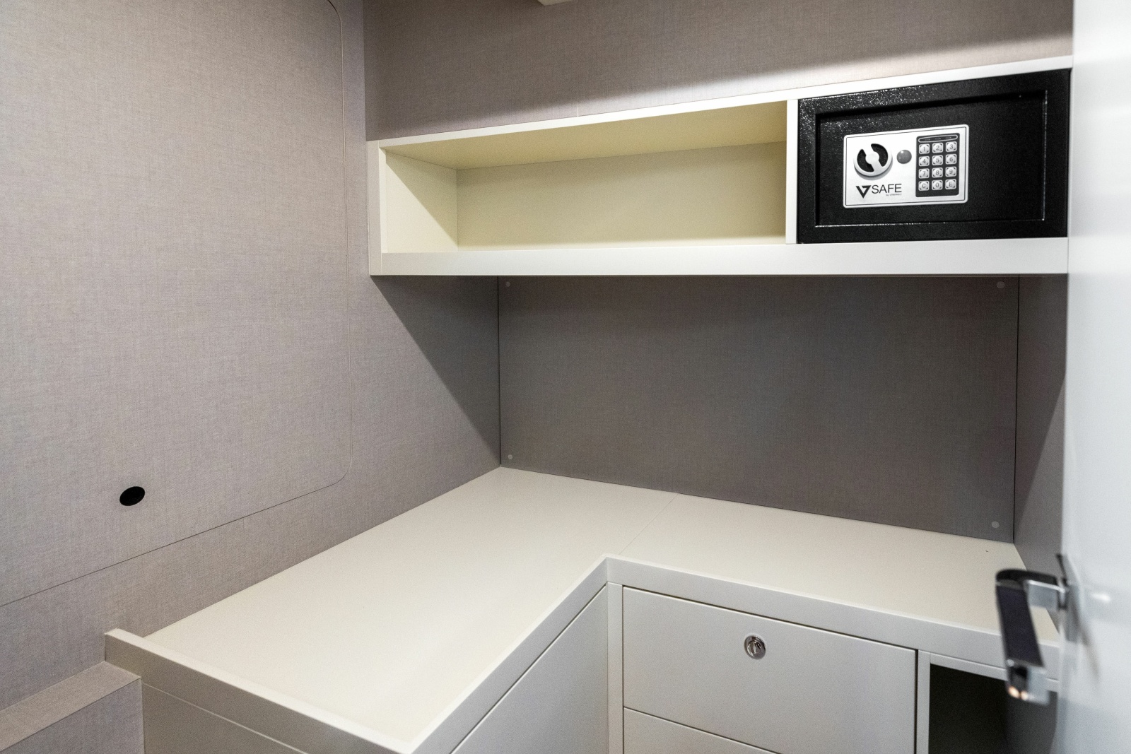 64' 2024 Absolute Navetta 64