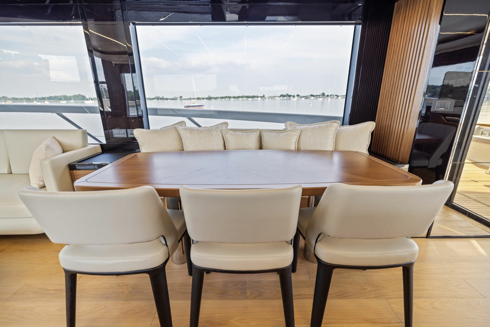 64' 2024 Absolute Navetta 64