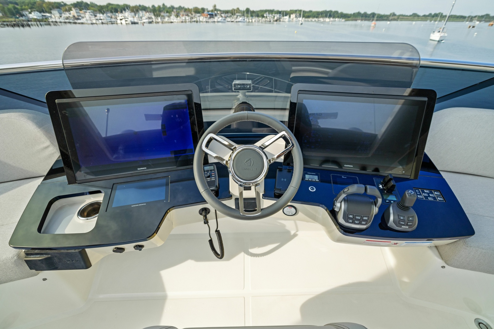 64' 2024 Absolute Navetta 64