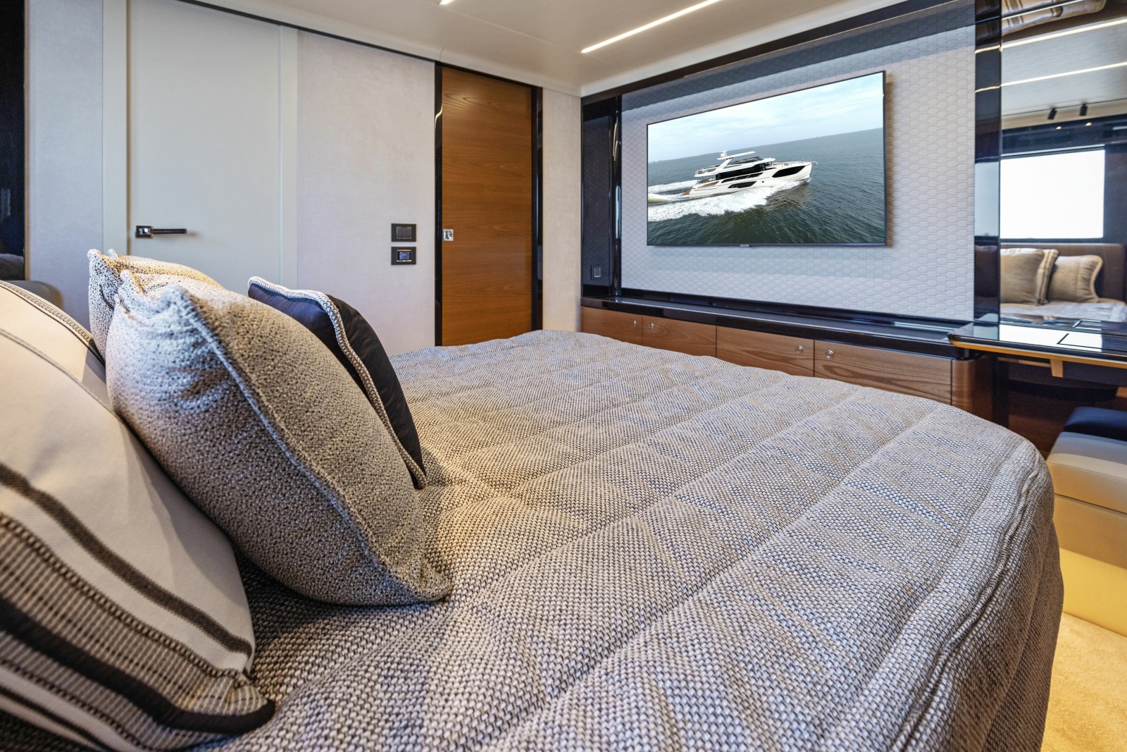 64' 2024 Absolute Navetta 64
