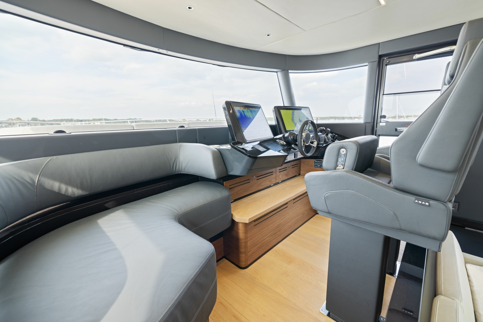 64' 2024 Absolute Navetta 64