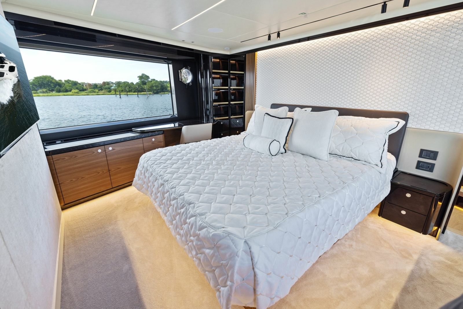 64ft Absolute Yacht For Sale