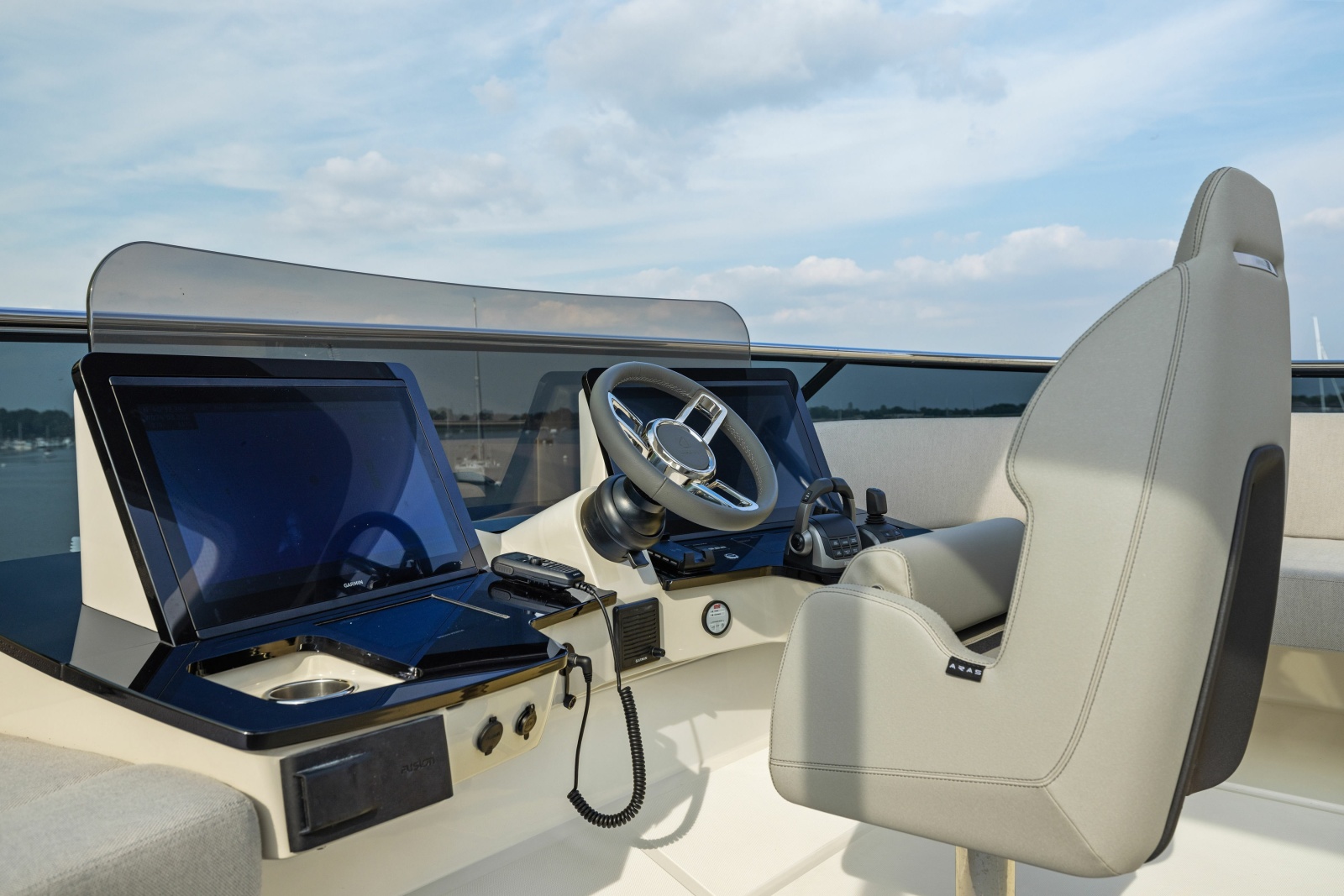 64' 2024 Absolute Navetta 64