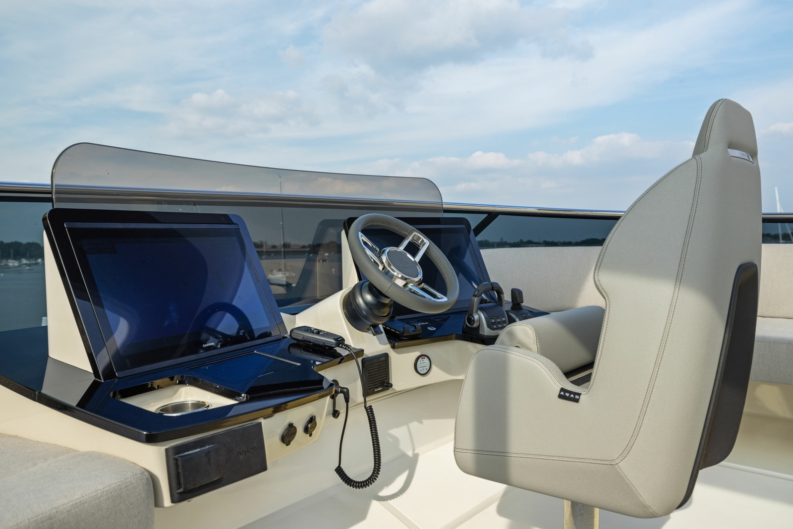 64ft Absolute Yacht For Sale