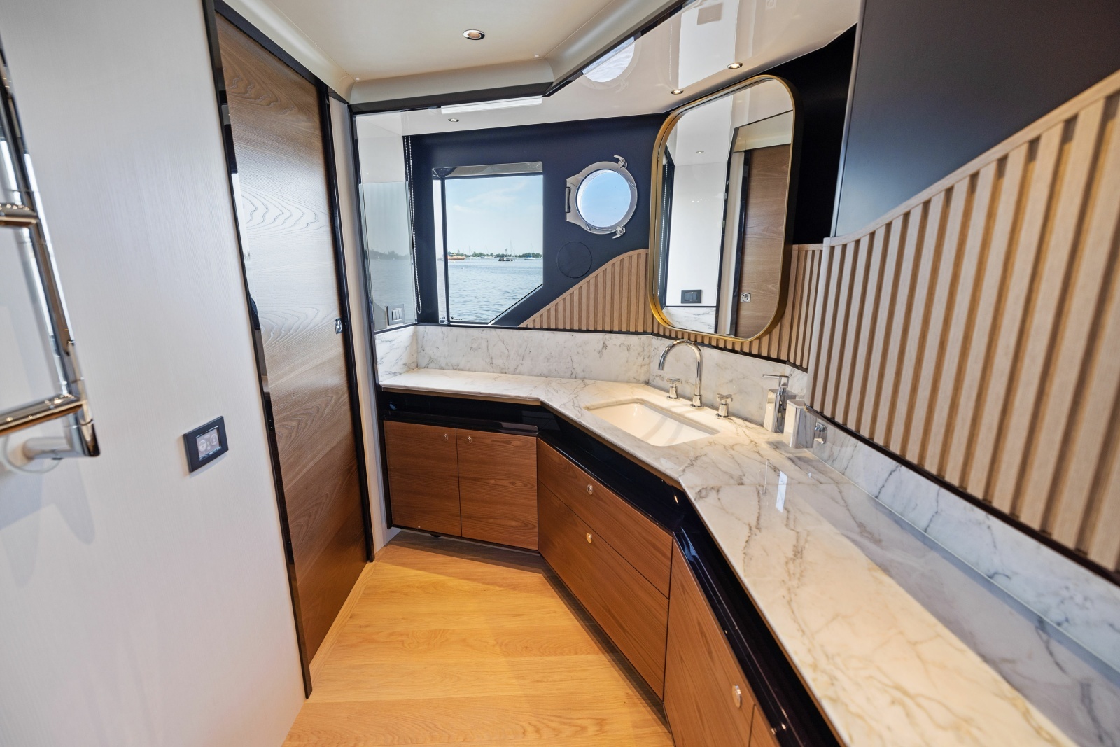 64ft Absolute Yacht For Sale