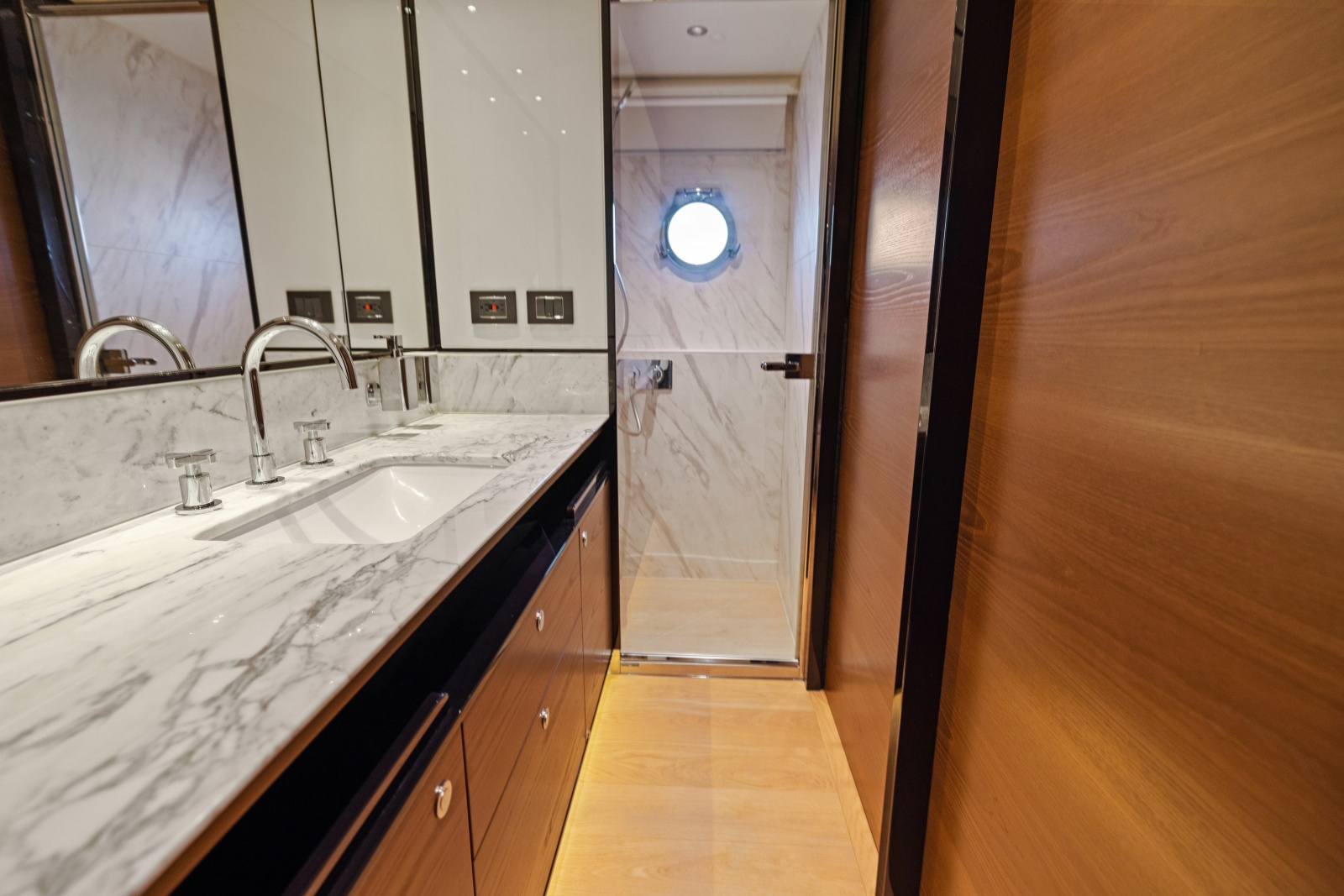 64' 2024 Absolute Navetta 64