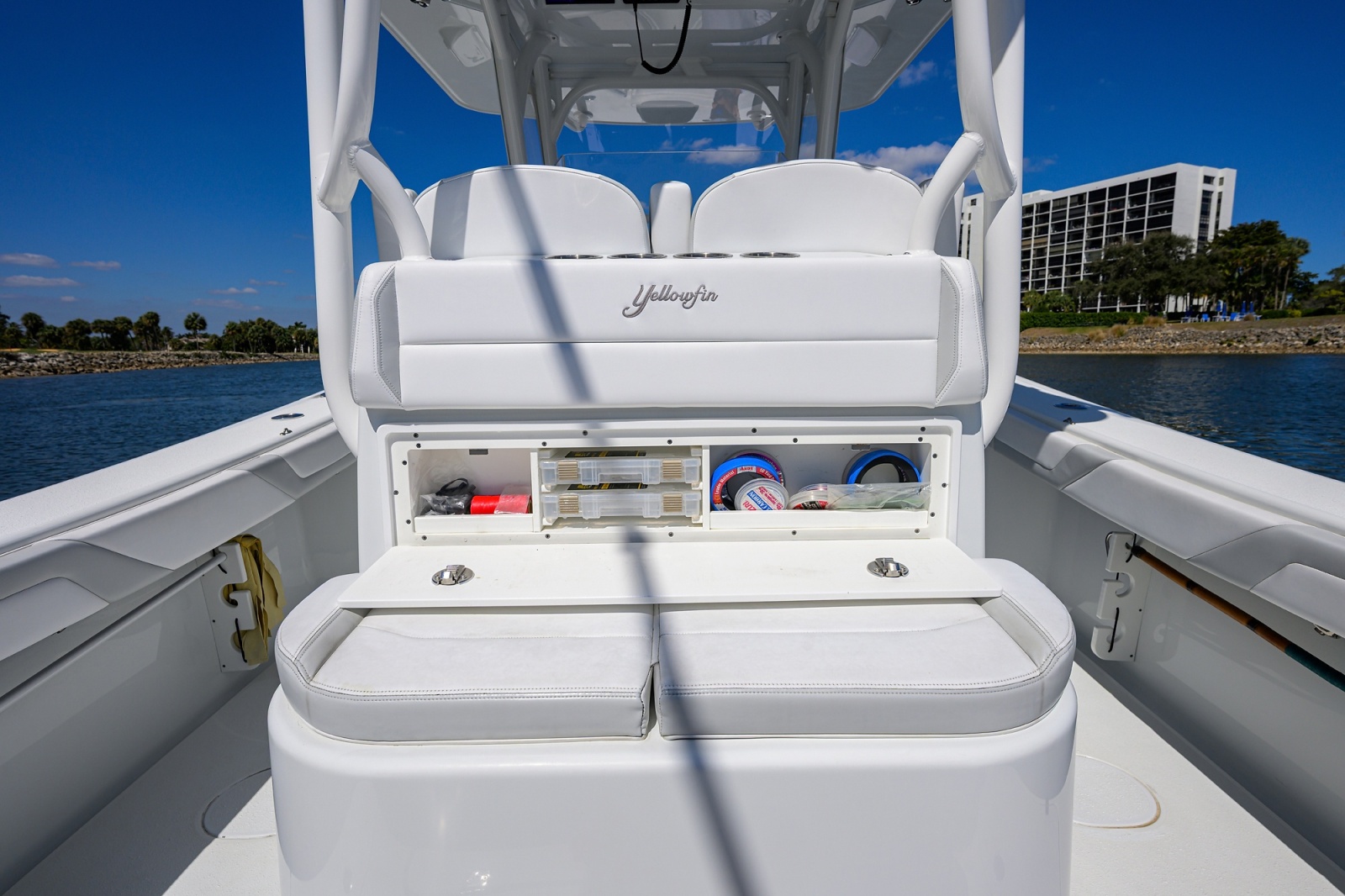 34' 2023 Yellowfin 34 Offshore