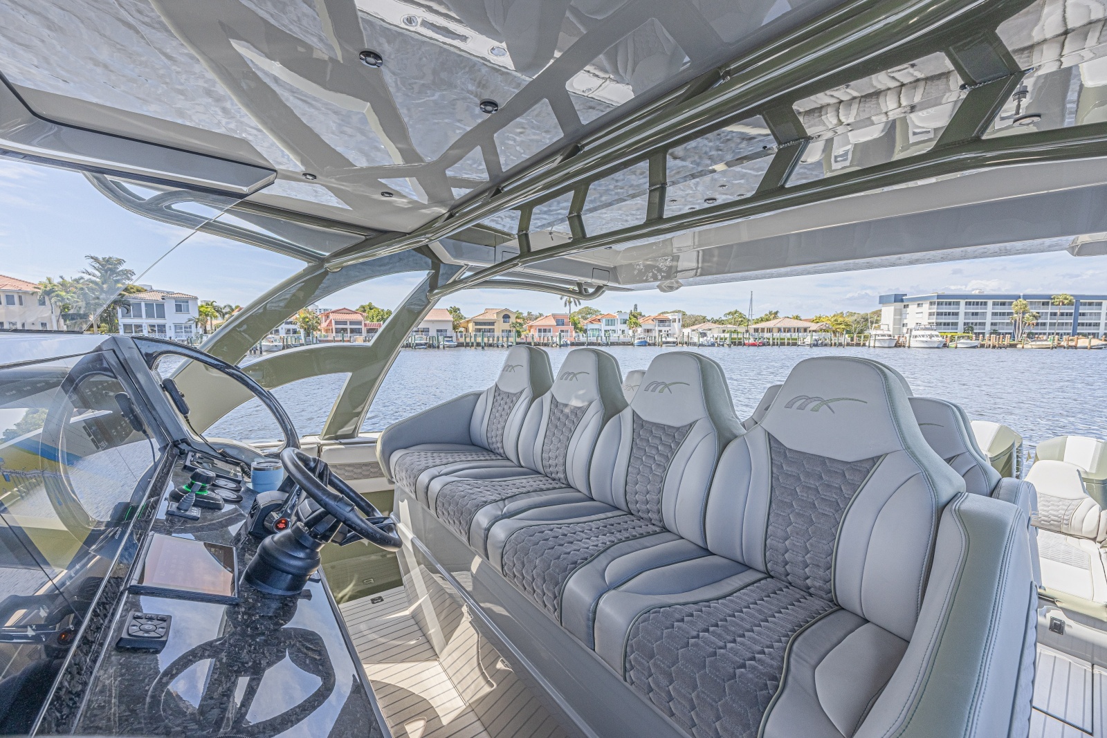 2025 Midnight Express 52 Vitesse