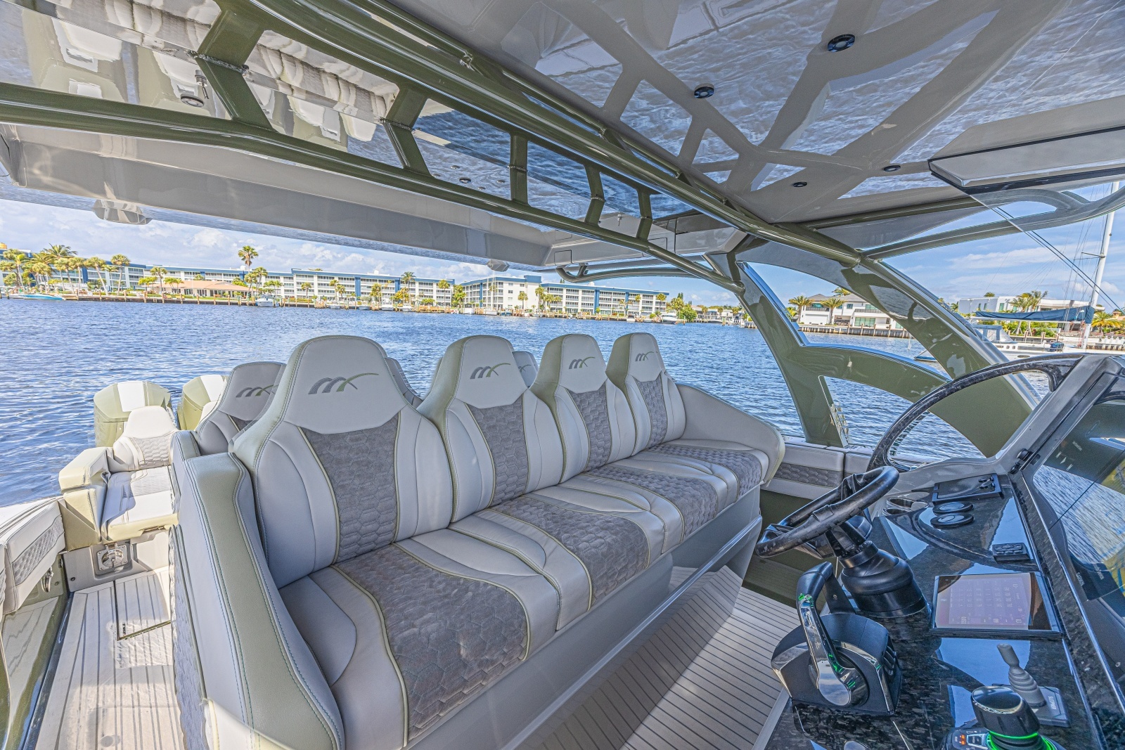 2025 Midnight Express 52 Vitesse