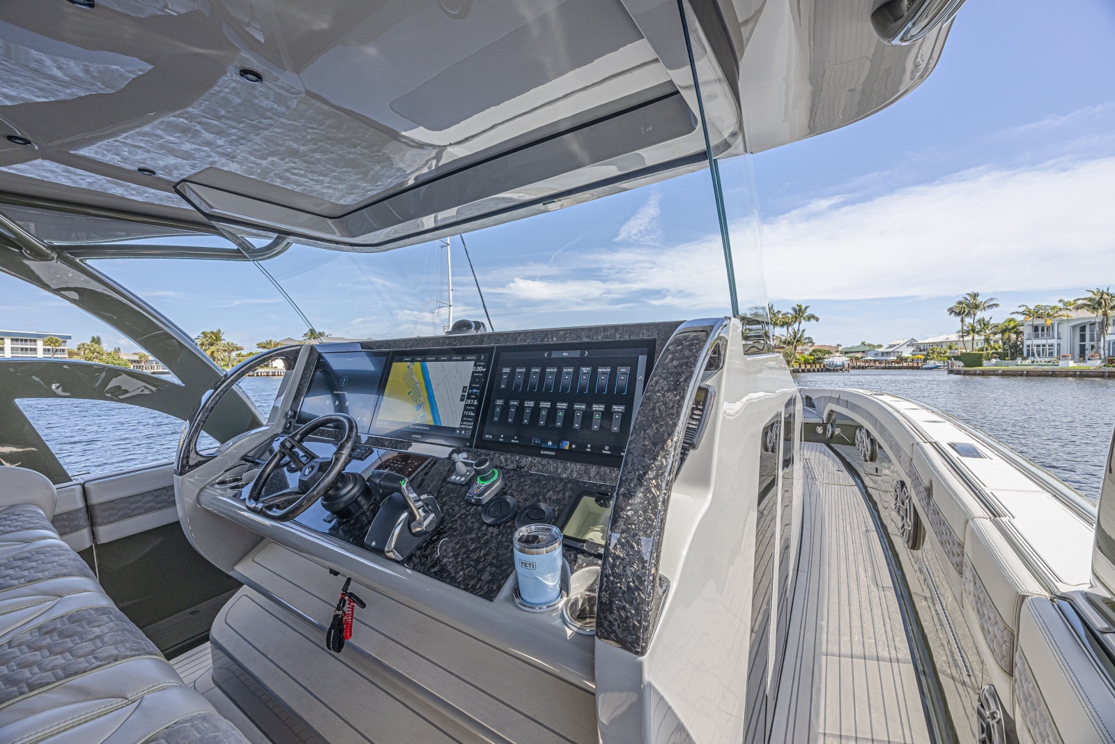 2025 Midnight Express 52 Vitesse photo 13
