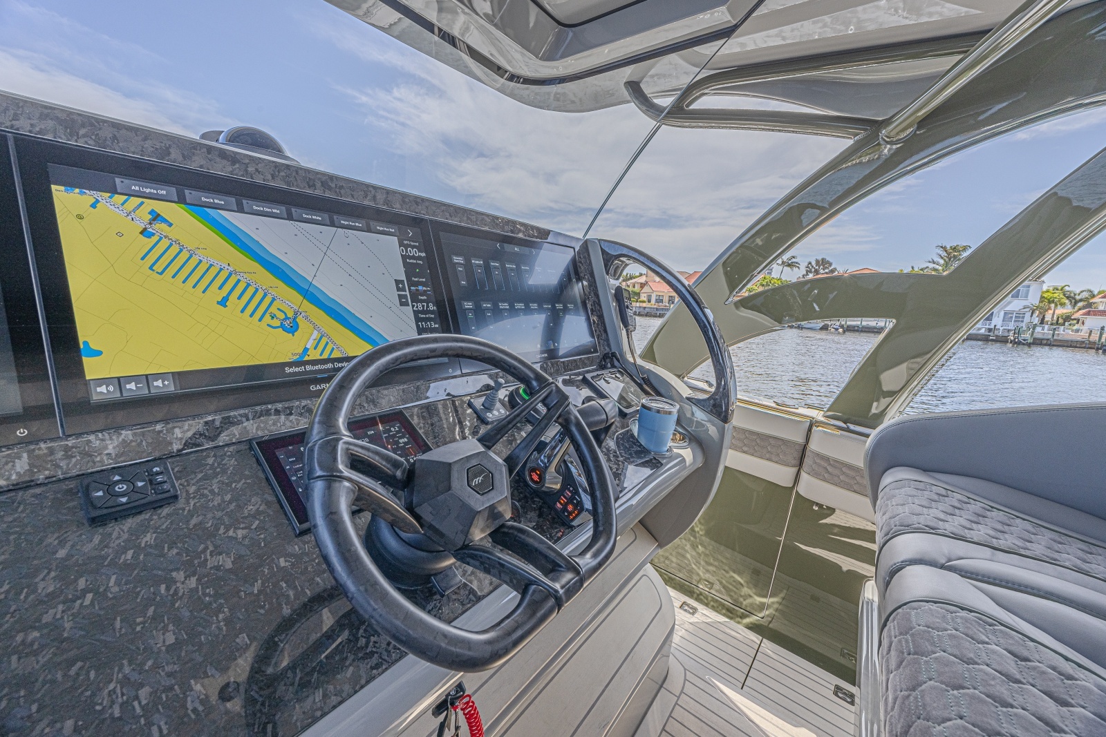 2025 Midnight Express 52 Vitesse photo 12