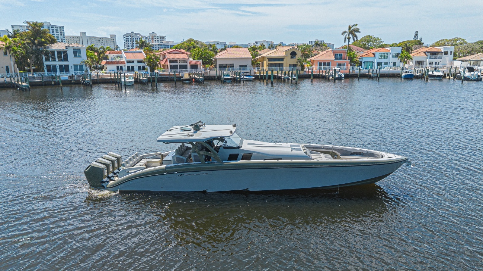 2025 Midnight Express 52 Vitesse