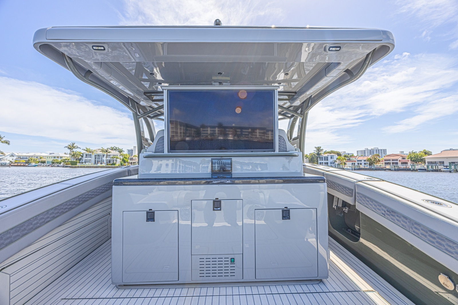 2025 Midnight Express 52 Vitesse photo 23