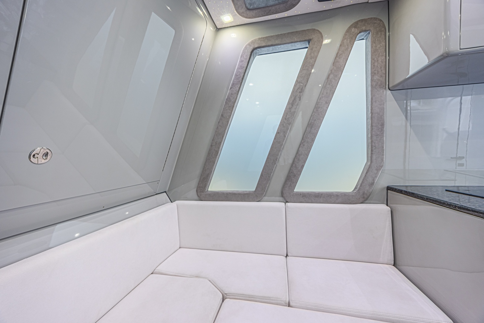 2025 Midnight Express 52 Vitesse