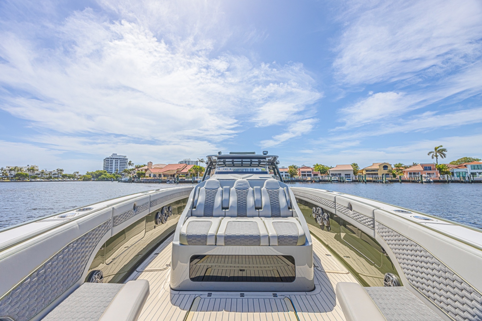 2025 Midnight Express 52 Vitesse