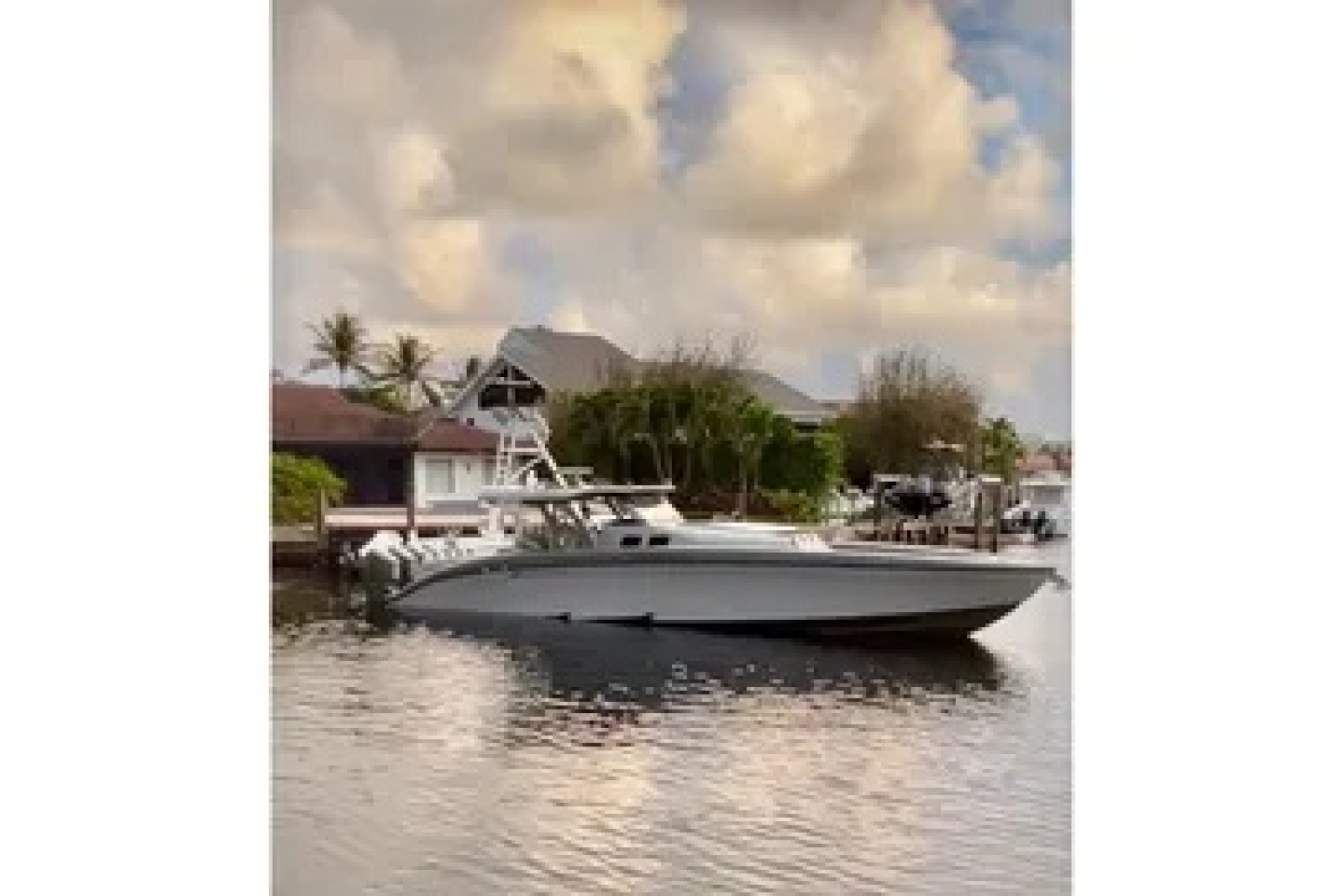 52' 2025 Midnight Express 52 Vitesse