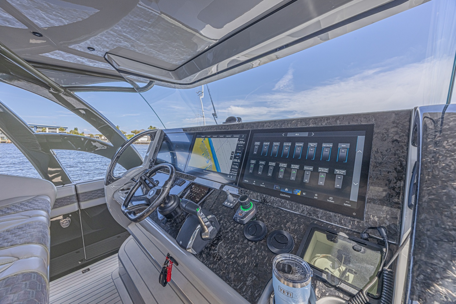 2025 Midnight Express 52 Vitesse