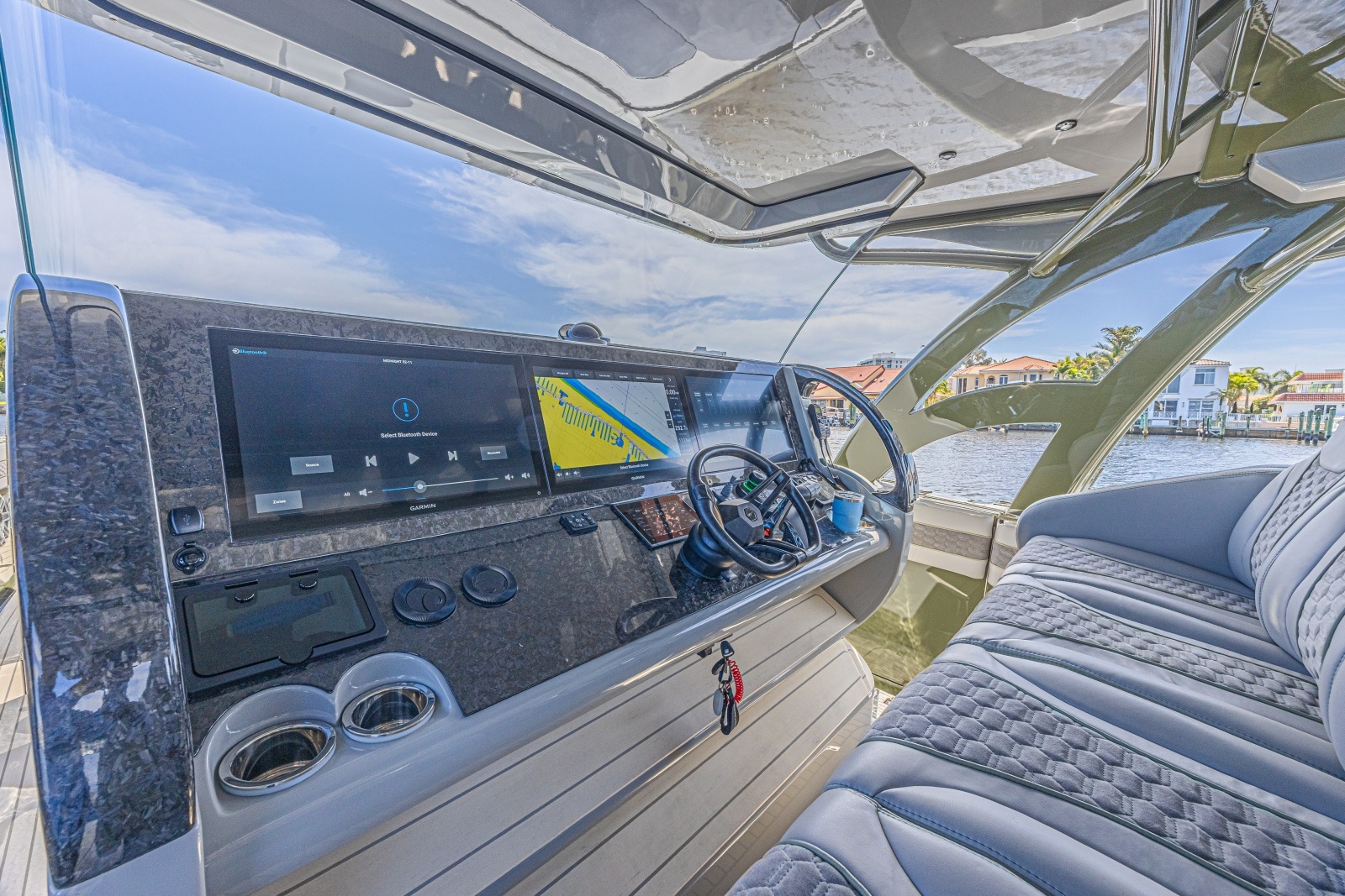 2025 Midnight Express 52 Vitesse photo 14