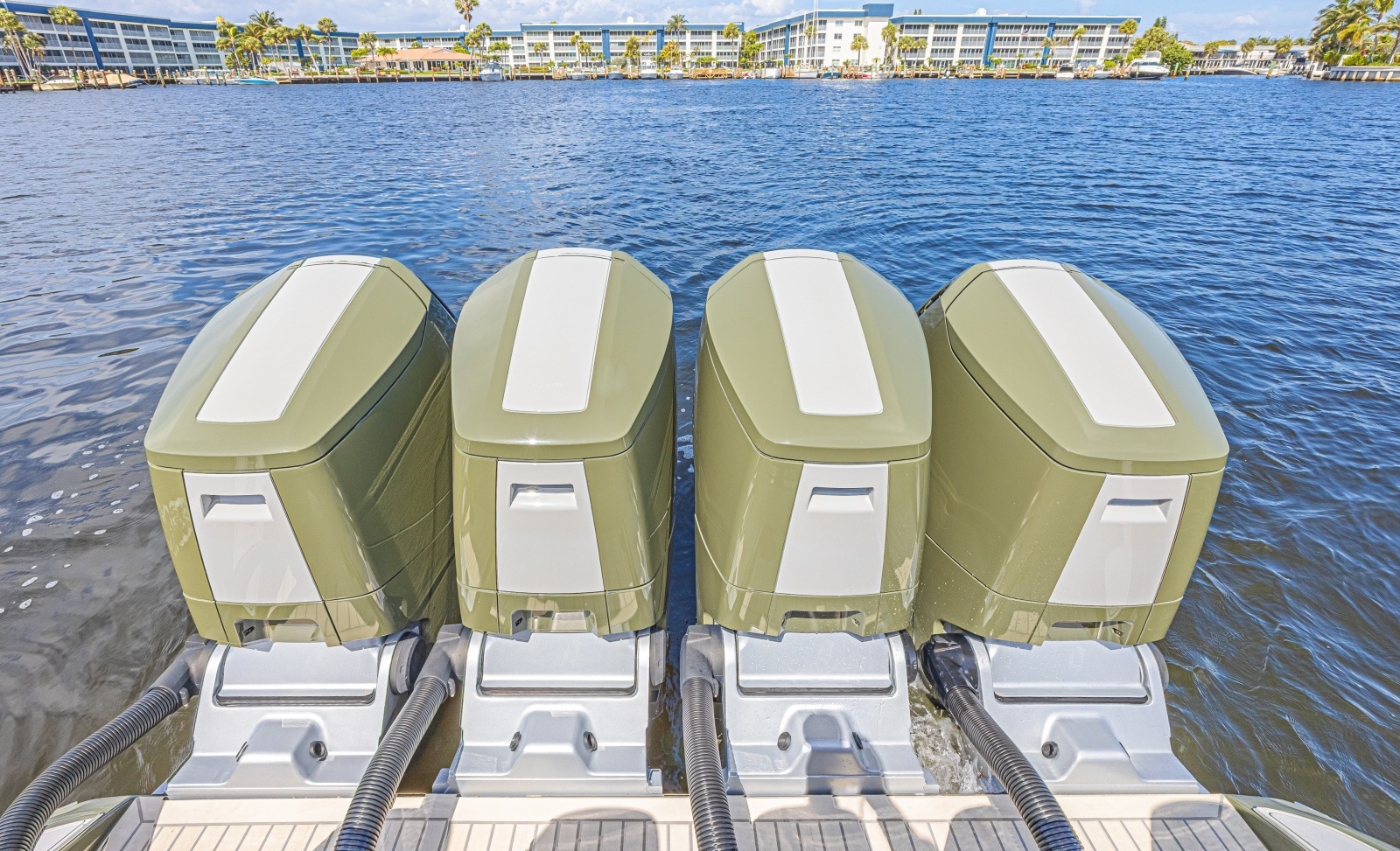 2025 Midnight Express 52 Vitesse