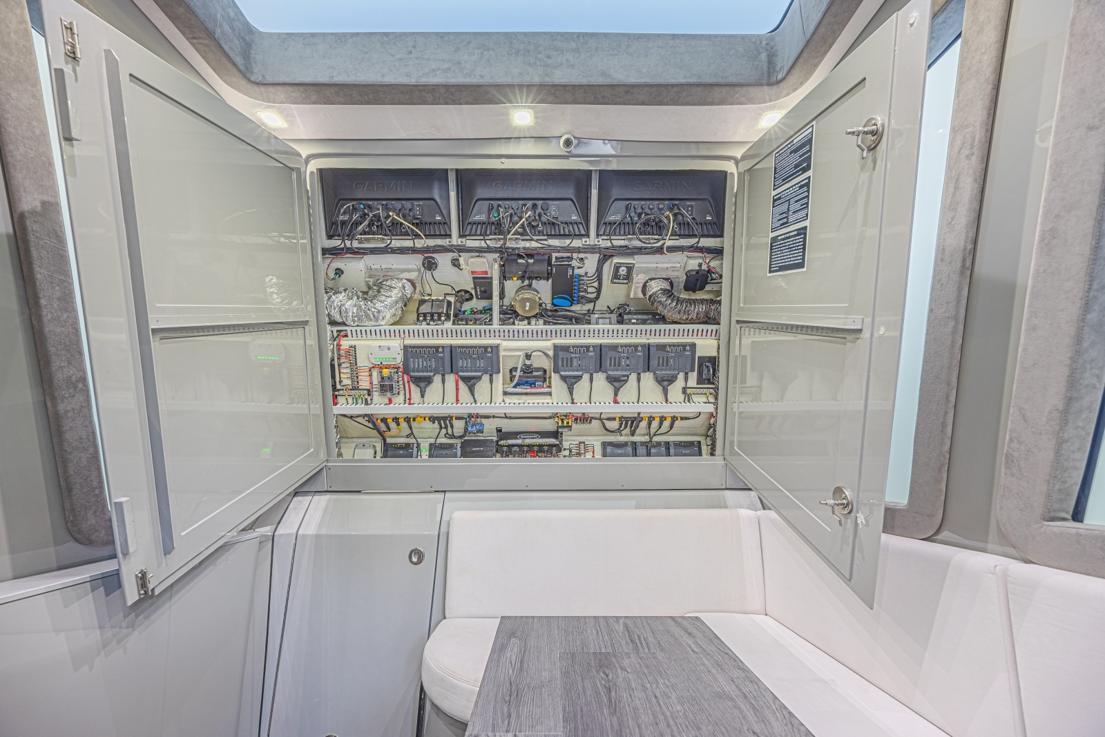 2025 Midnight Express 52 Vitesse