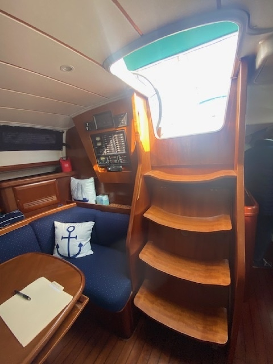 42' 2005 Beneteau 42 CC