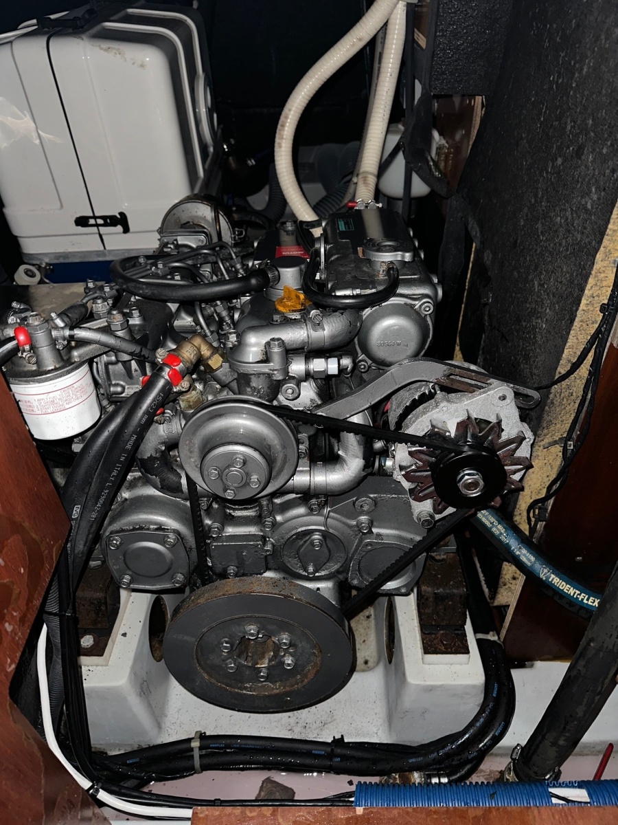 42' 2005 Beneteau 42 CC