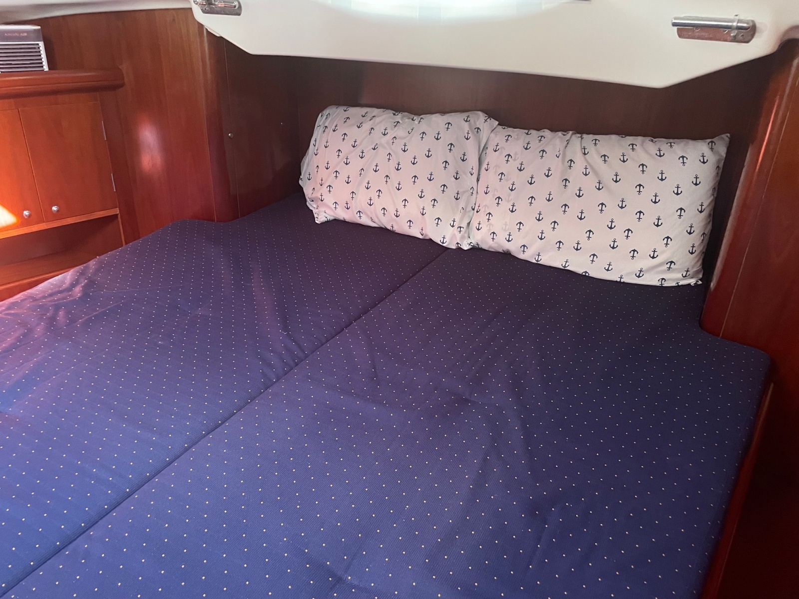 42' 2005 Beneteau 42 CC