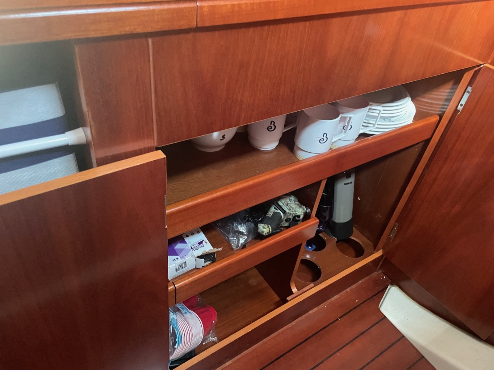 42' 2005 Beneteau 42 CC