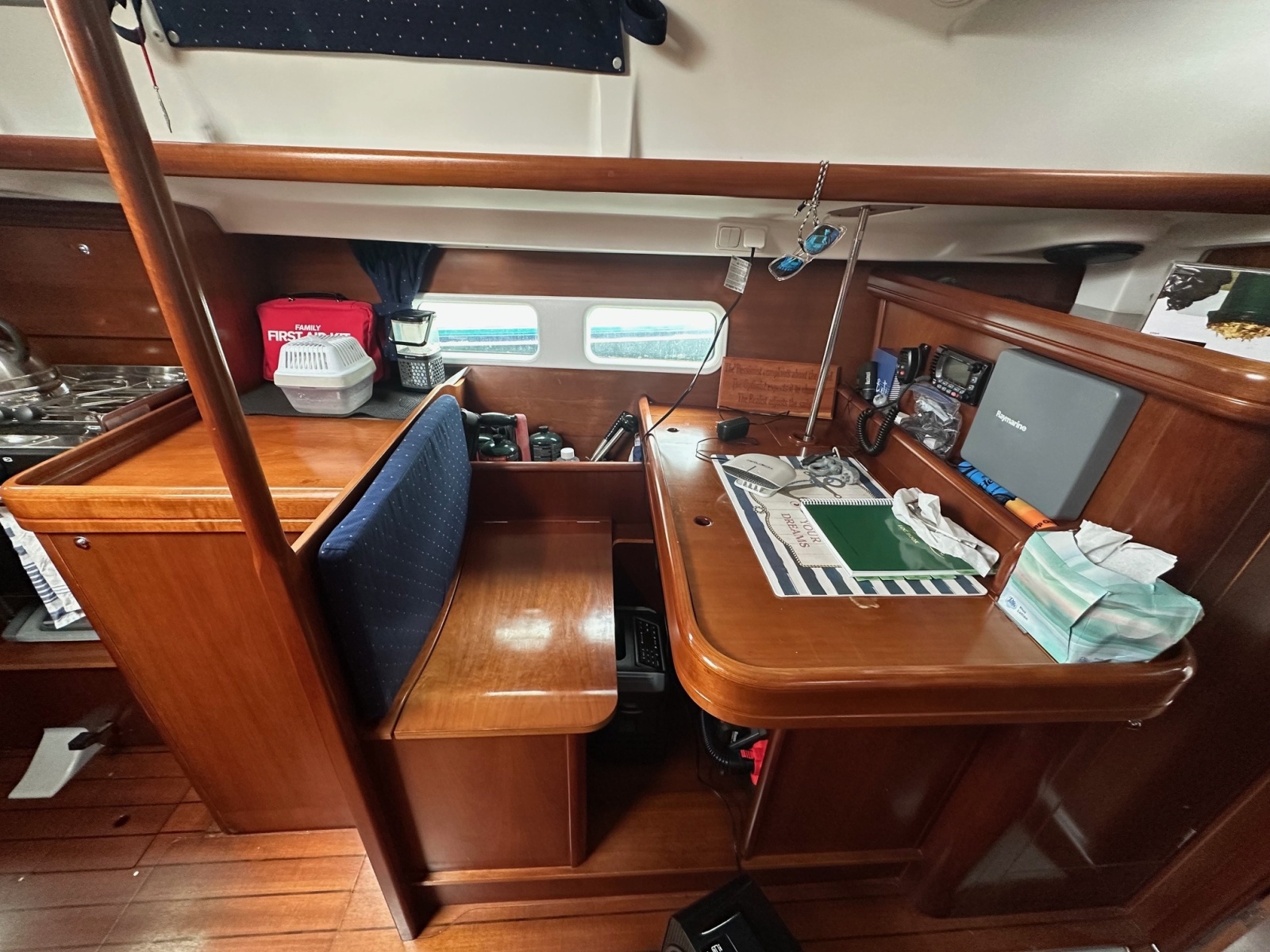 42' 2005 Beneteau 42 CC