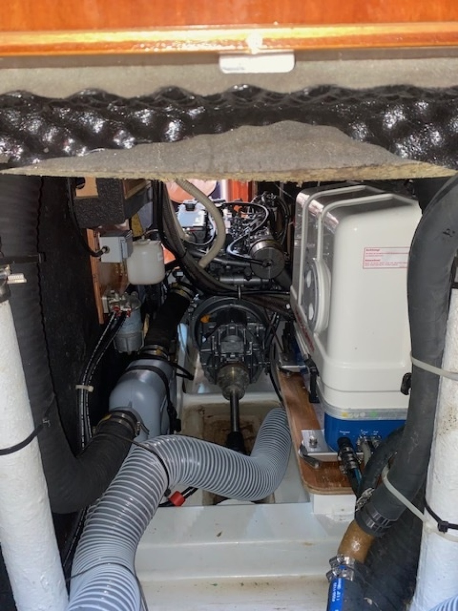 42' 2005 Beneteau 42 CC