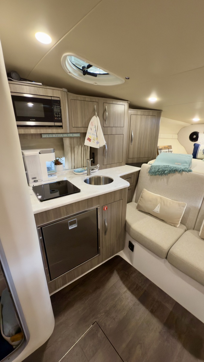 33' 2020 Regal 33 Express
