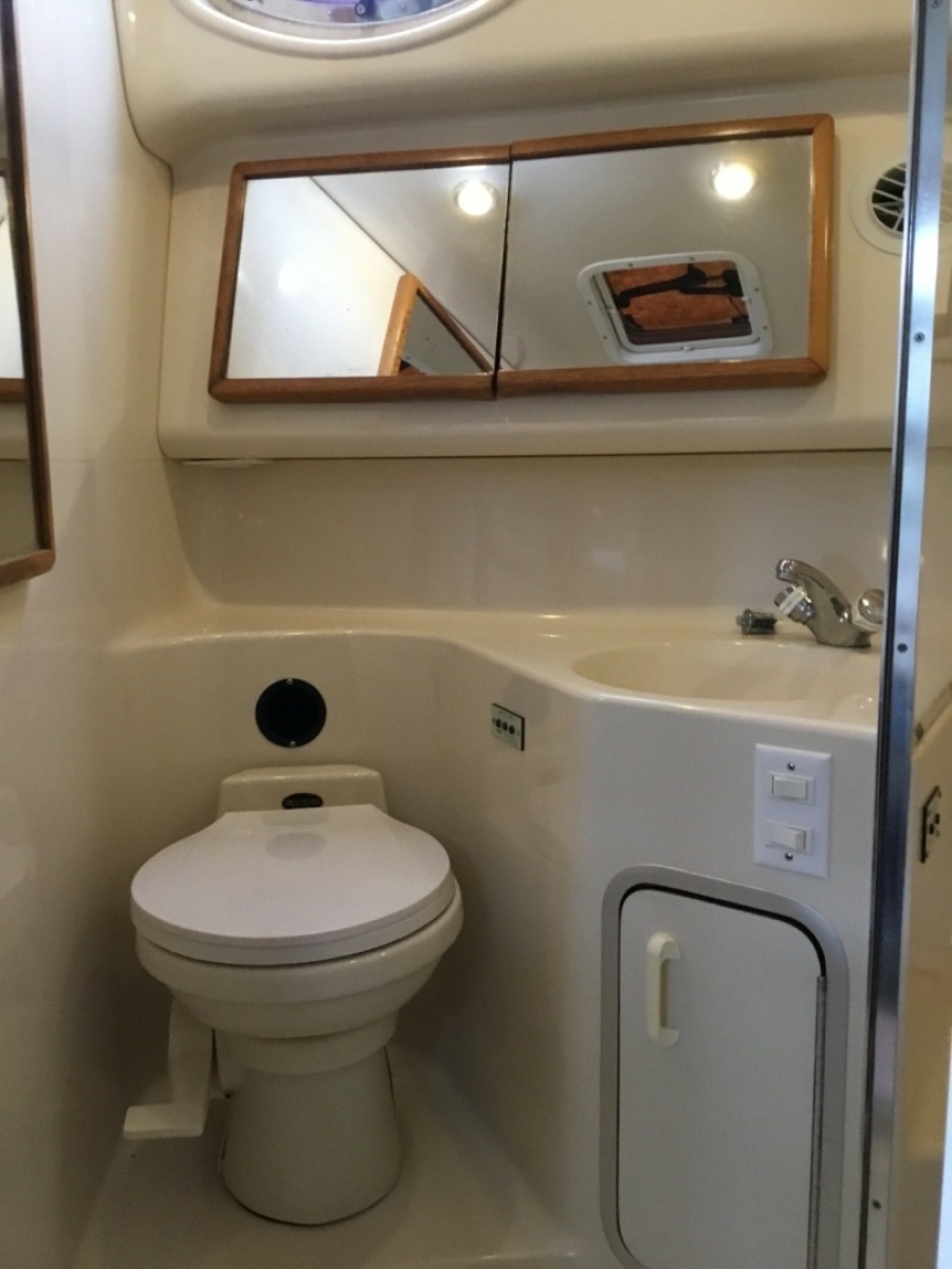 37' 1995 Sea Ray Sun Dancer 370