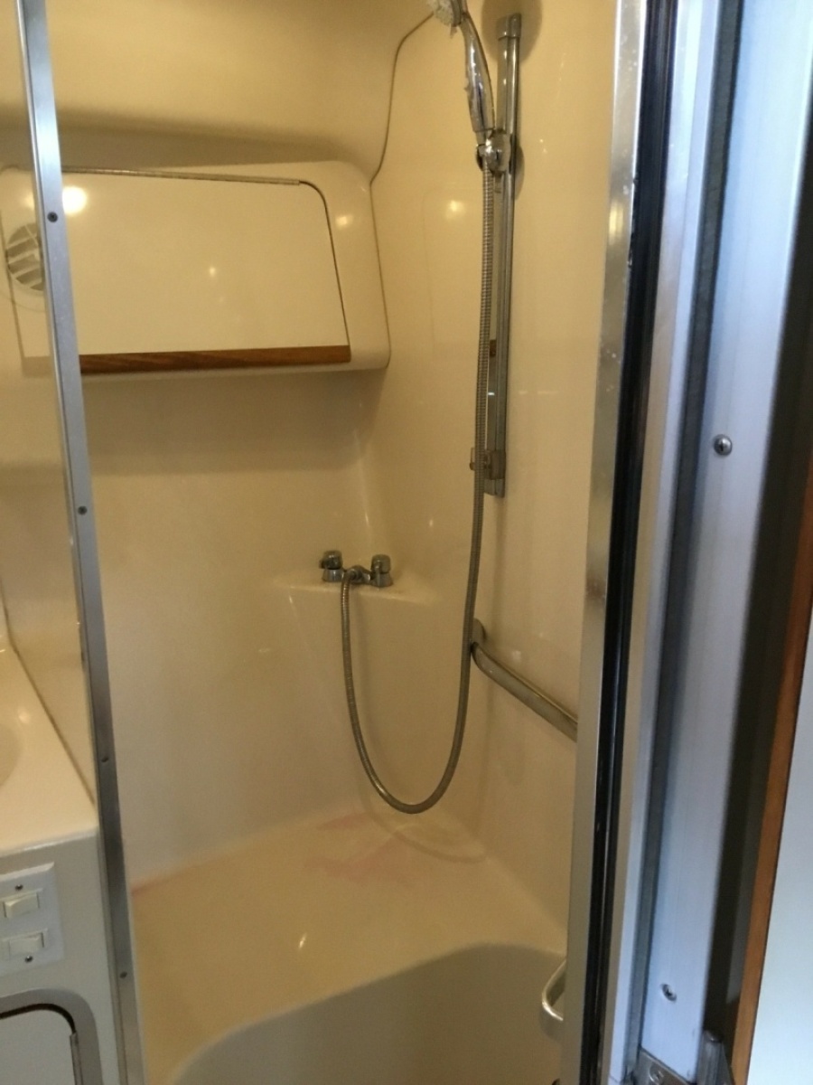 37' 1995 Sea Ray Sun Dancer 370