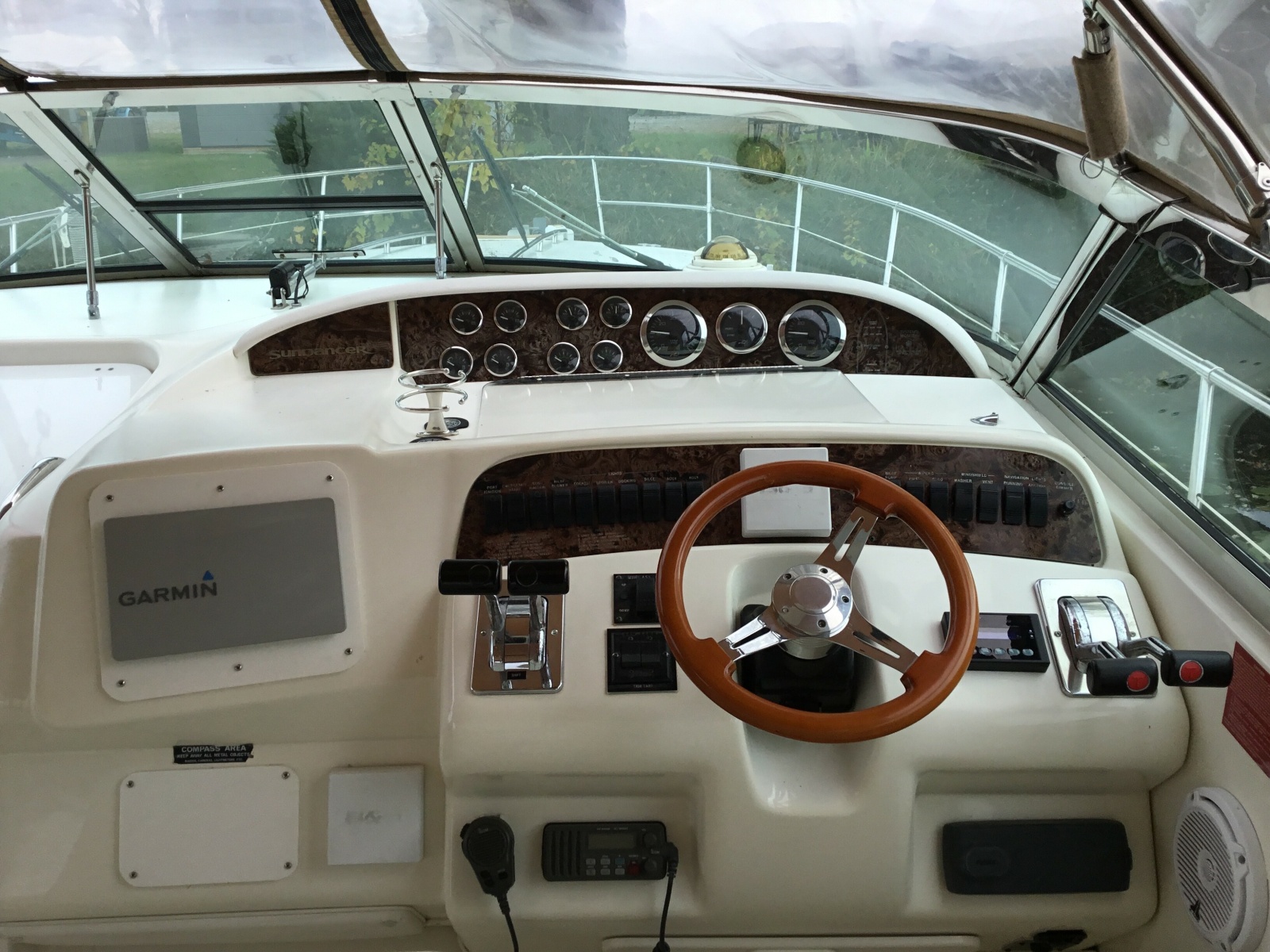 37' 1995 Sea Ray Sun Dancer 370