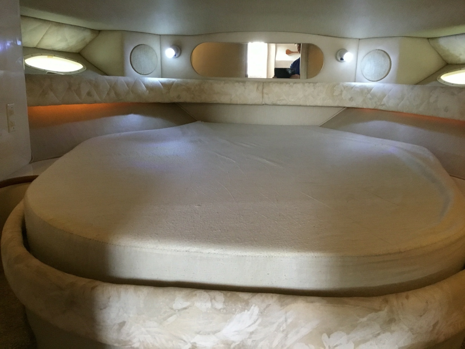 37' 1995 Sea Ray Sun Dancer 370