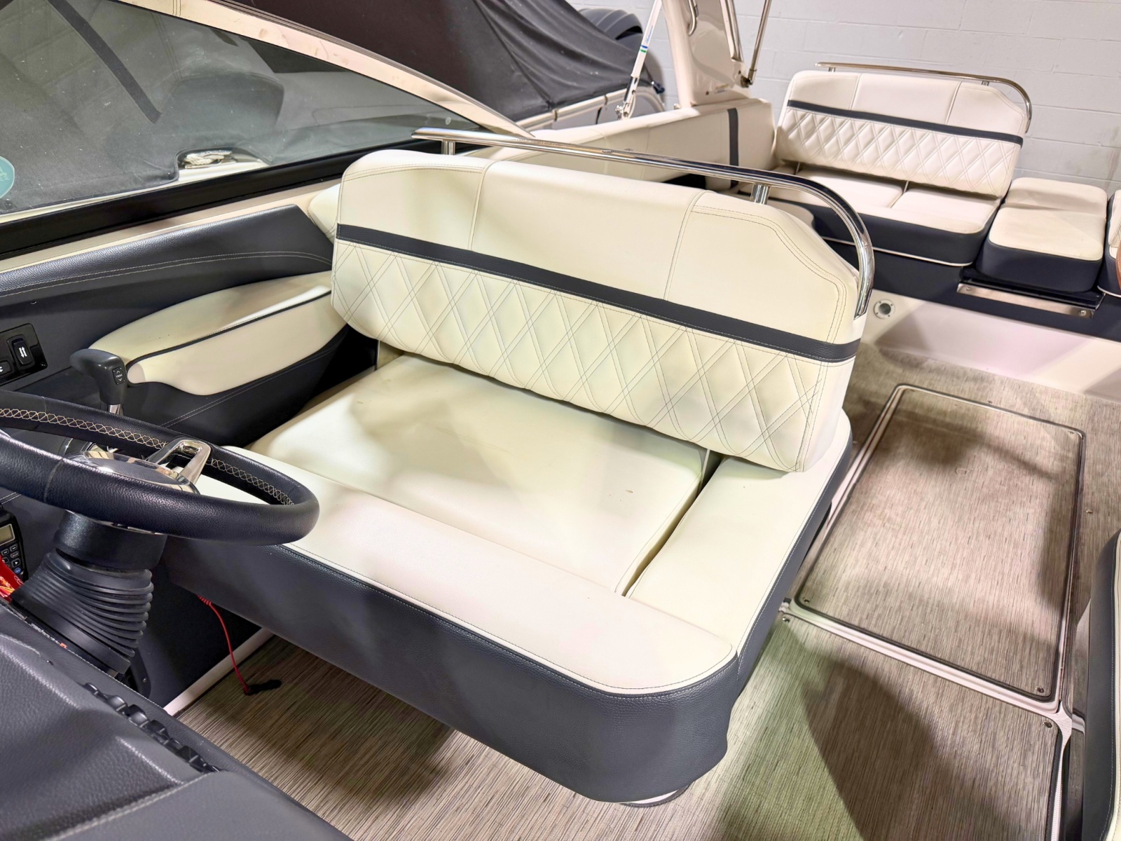 28' 2019 Regal 2800 Bowrider